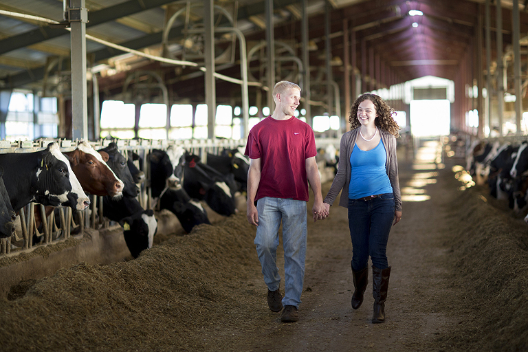 Nici + Jeremy :: Loyal, Wisconsin Engagement Photography