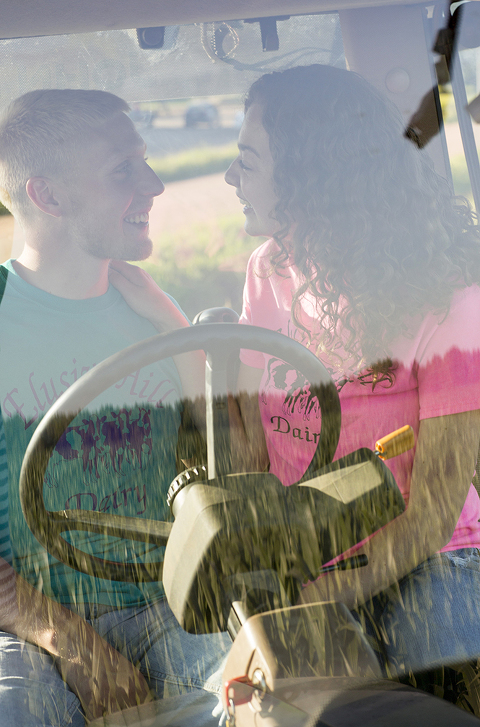 Nici + Jeremy :: Loyal, Wisconsin Engagement Photography