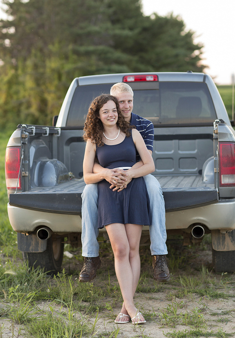 Nici + Jeremy :: Loyal, Wisconsin Engagement Photography